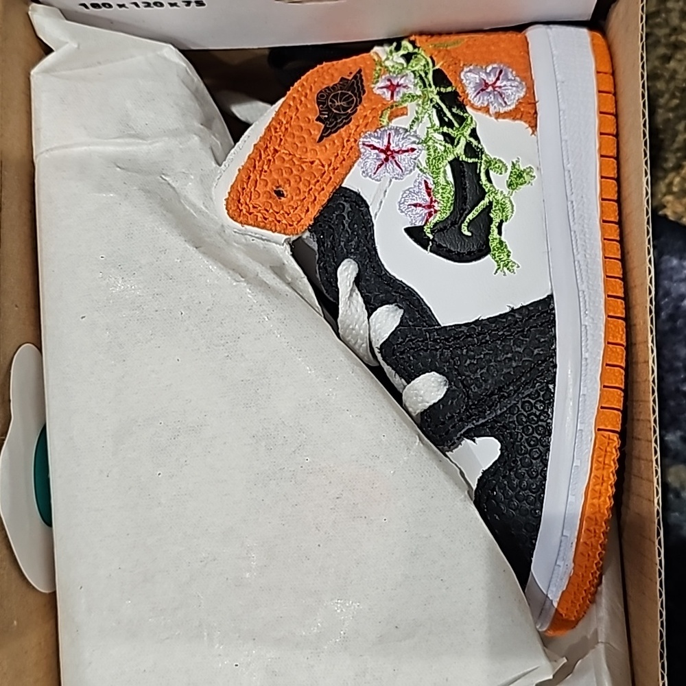 ✔️New✔️ NIKE Jordan 1 Mid Basketball Blossom TD